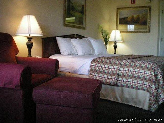 Baymont Inn & Suites By Wyndham Grenada Room photo