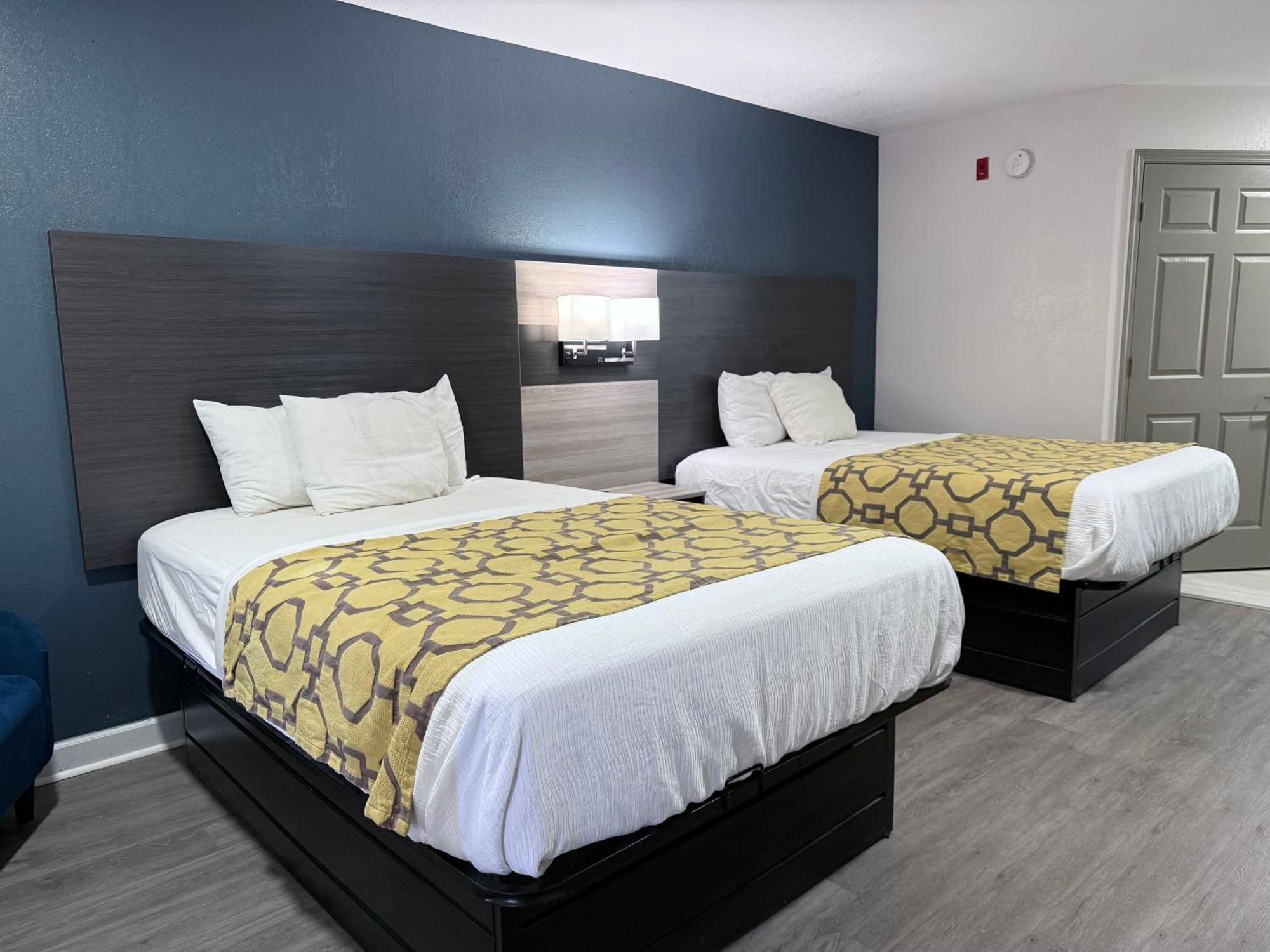 Baymont Inn & Suites By Wyndham Grenada Exterior photo