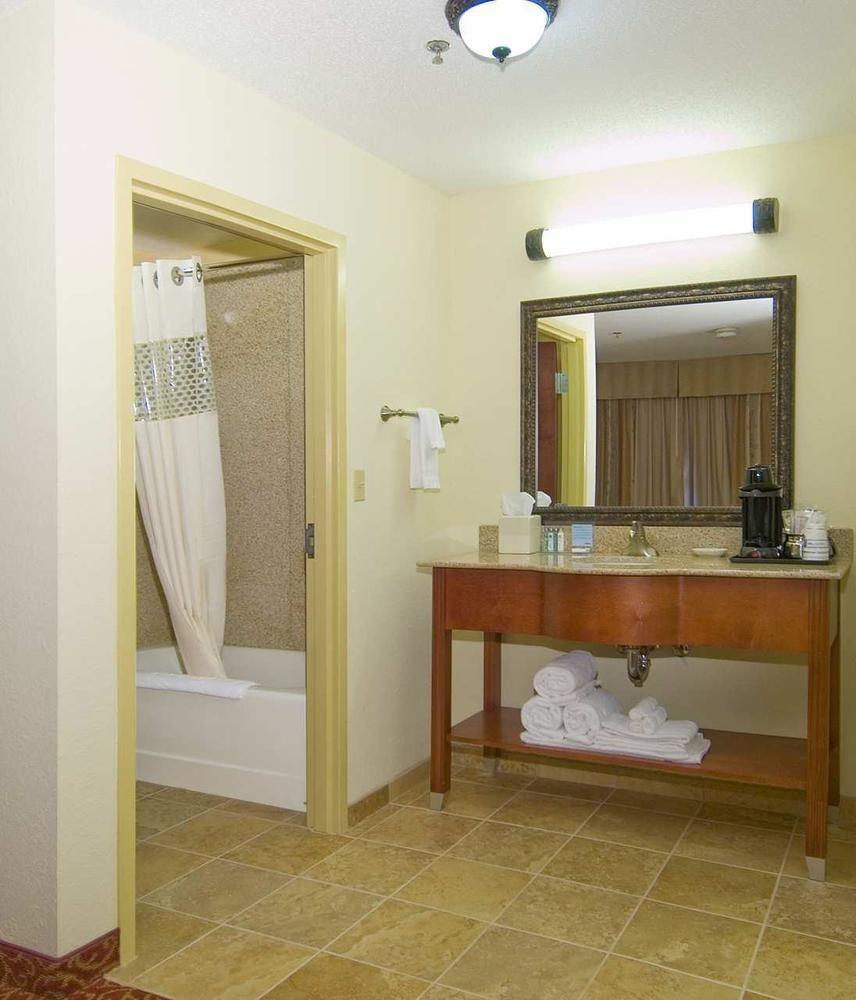 Baymont Inn & Suites By Wyndham Grenada Exterior photo