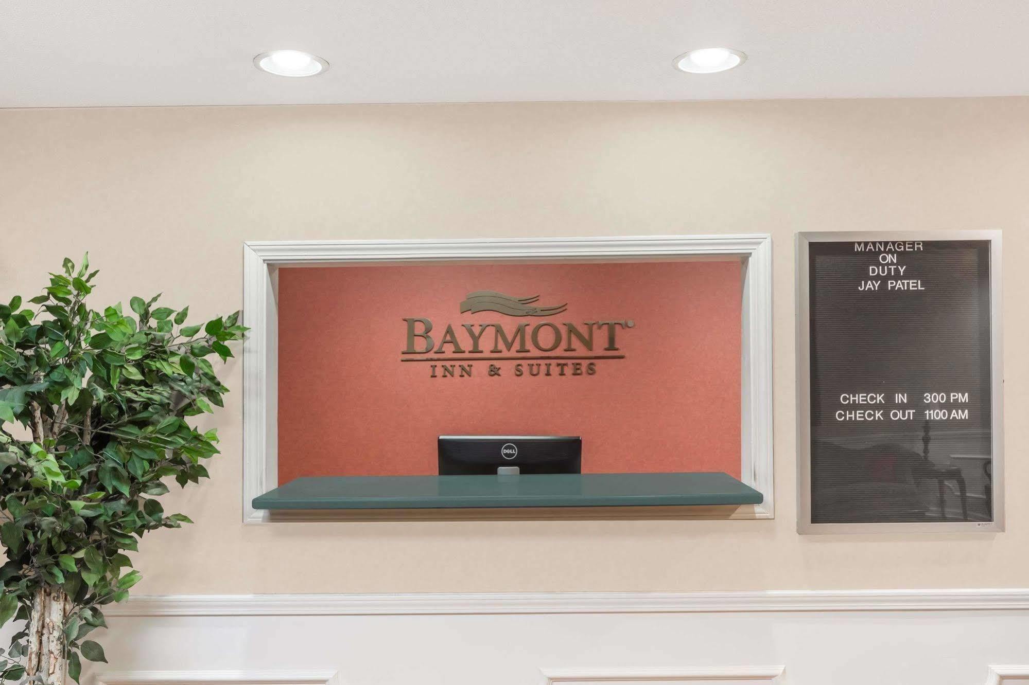 Baymont Inn & Suites By Wyndham Grenada Exterior photo